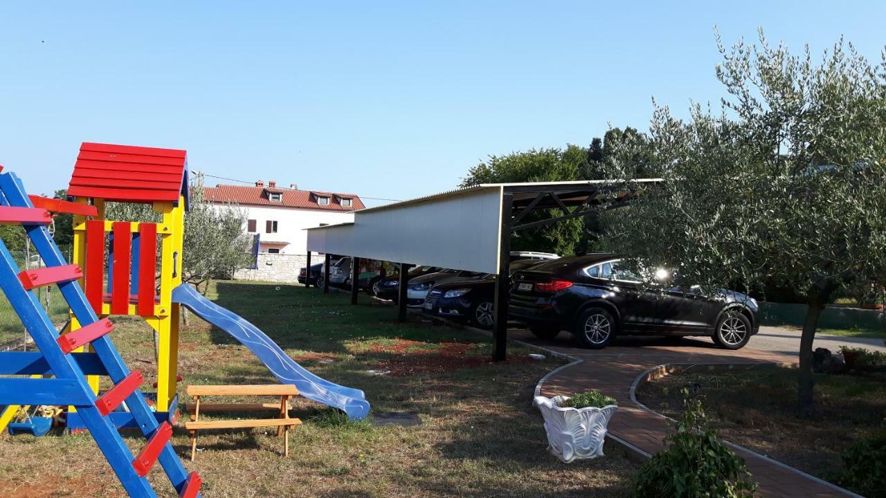 Apartments Villa Adamovic Umag Buitenkant foto